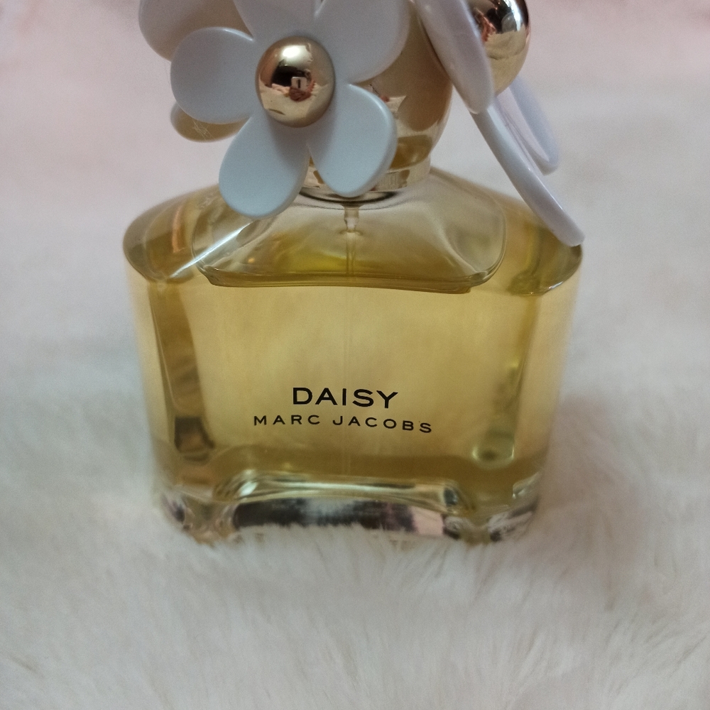 [HOT] Daisy by Marc Jacobs